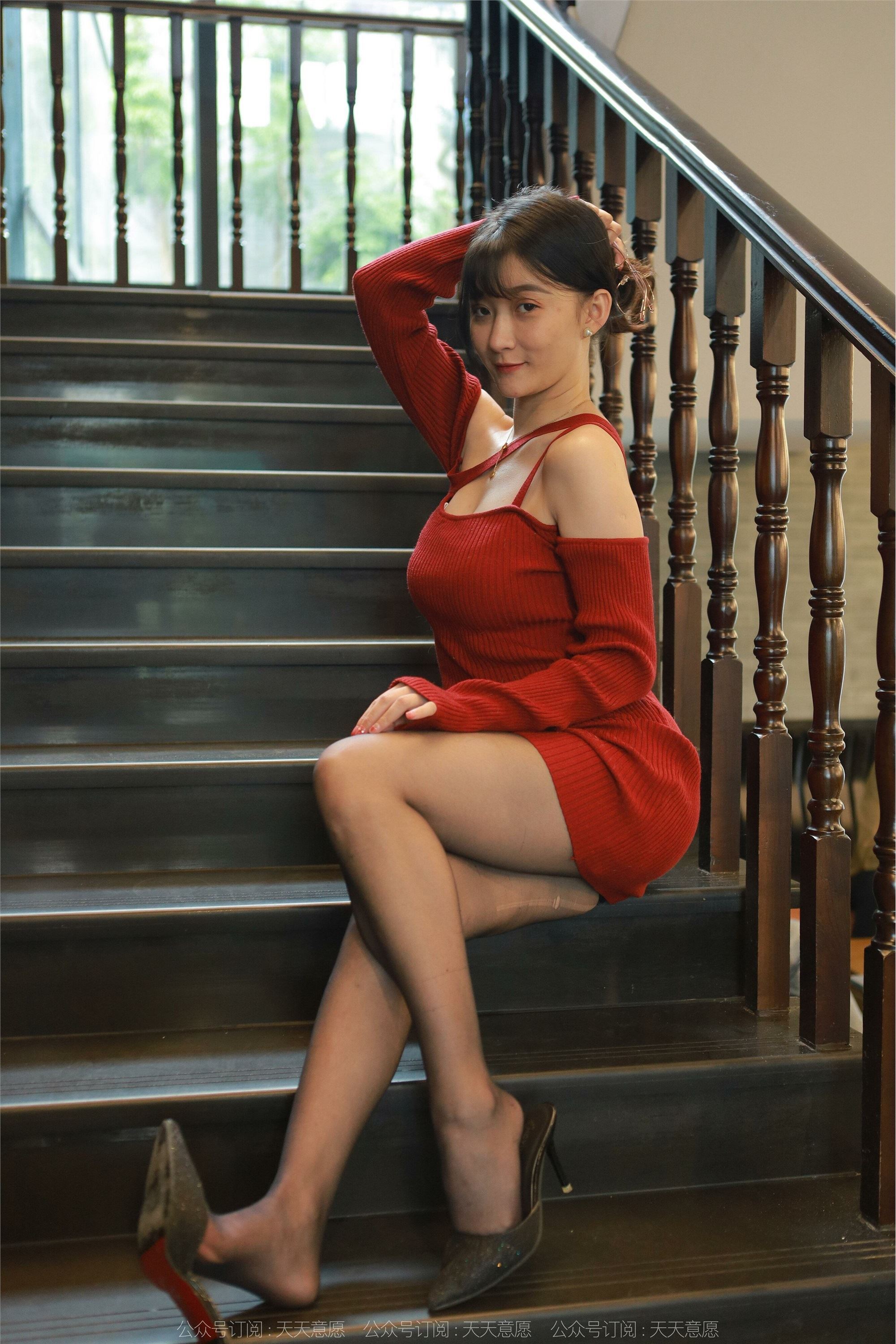 IESS异思趣向  2022.05.22 丝享家 1095：秋秋《深V红裙》